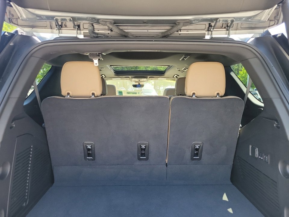 Used 2024 Chevrolet Tahoe Premier w/ Premium Package 2 AWD/4WD image 17