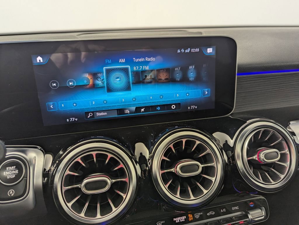 Used 2021 Mercedes-Benz GLB 250 image 11