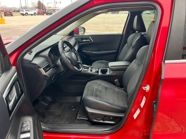 Used 2023 Mitsubishi Outlander SE image 9