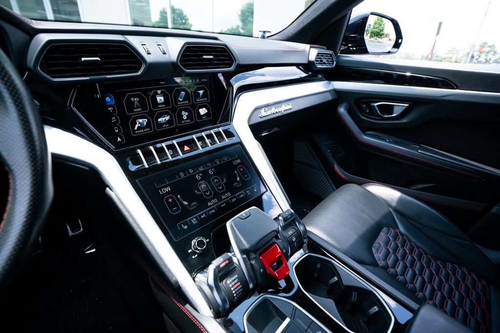 Used 2021 Lamborghini Urus AWD/4WD image 39