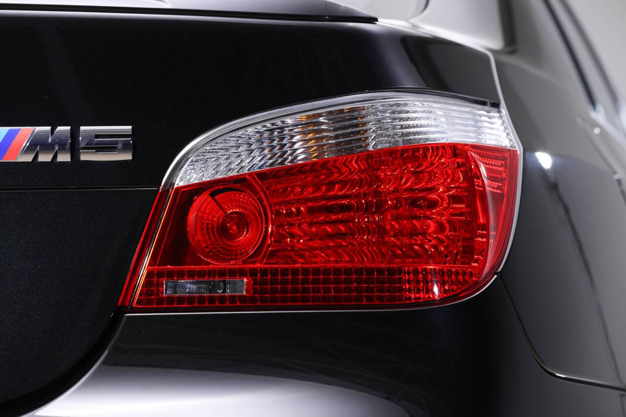 Used 2006 BMW M5 image 24