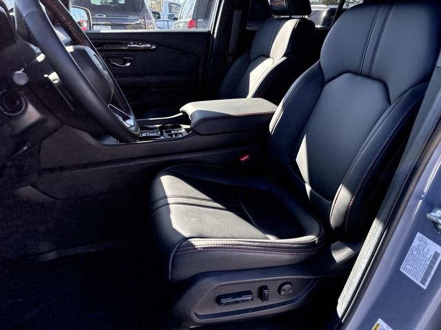 Used 2025 Honda Pilot TrailSport image 14