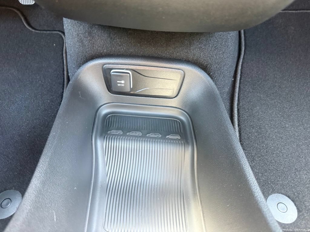 New 2027 Chrysler Pacifica Select w/ Family Tech Group FWD image 25