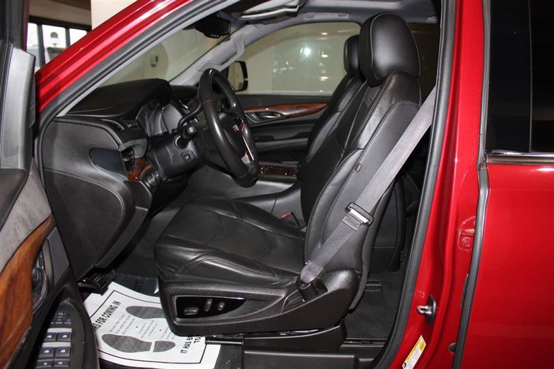 Used 2015 Cadillac Escalade Luxury AWD/4WD image 28