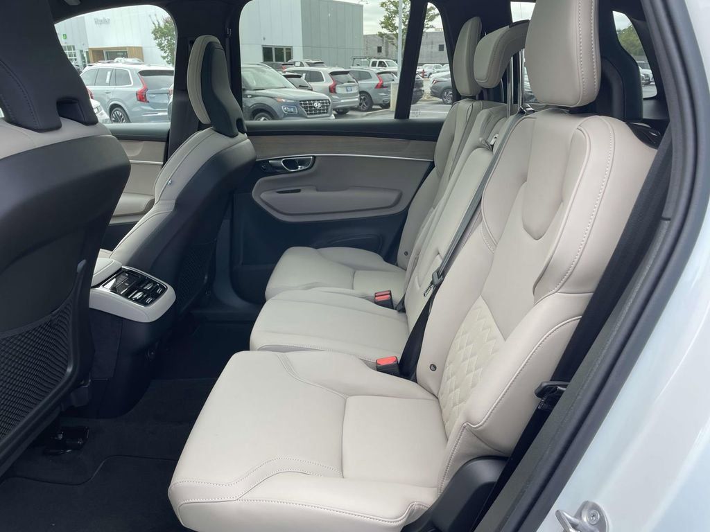New 2026 Volvo XC90 B5 Core image 3