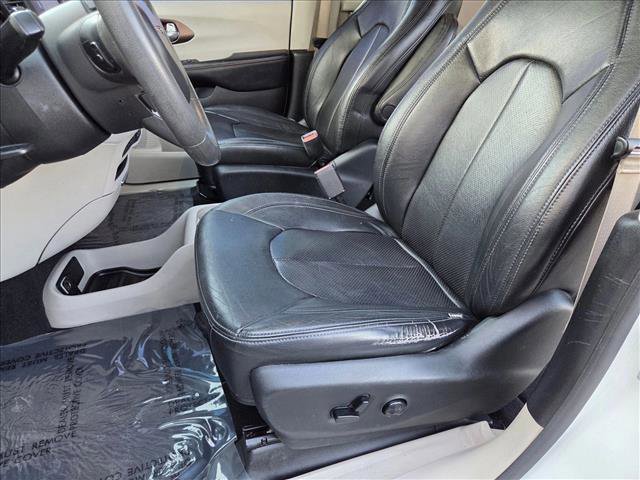 Used 2017 Chrysler Pacifica LX image 15