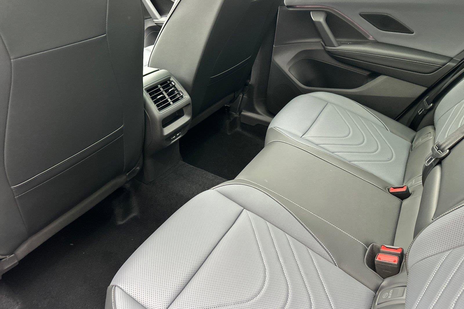 New 2026 Volkswagen Tiguan SE R-Line image 11