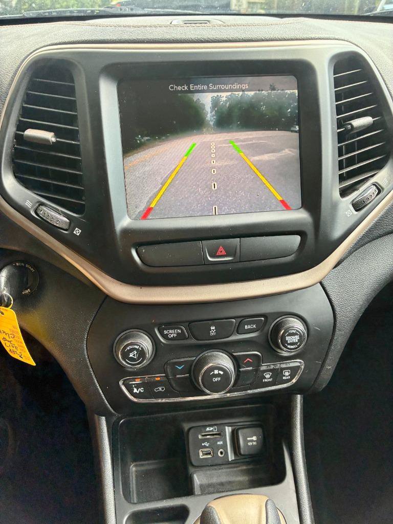 Used 2017 Jeep Cherokee Latitude FWD image 5