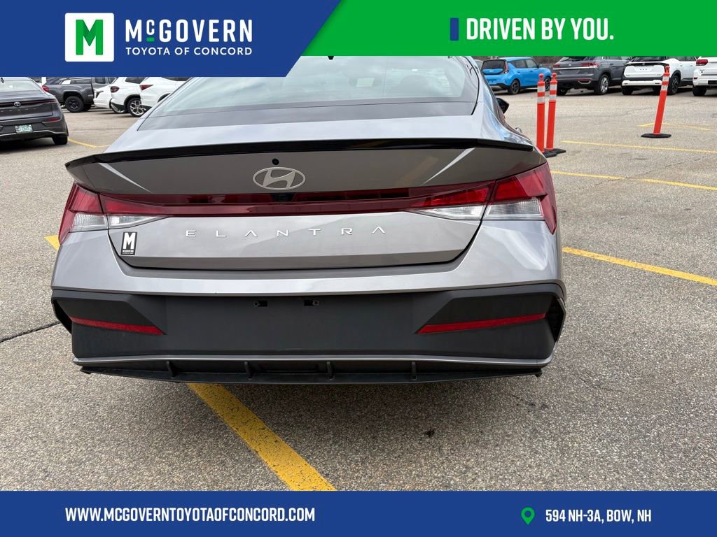 Used 2025 Hyundai Elantra Sport image 4