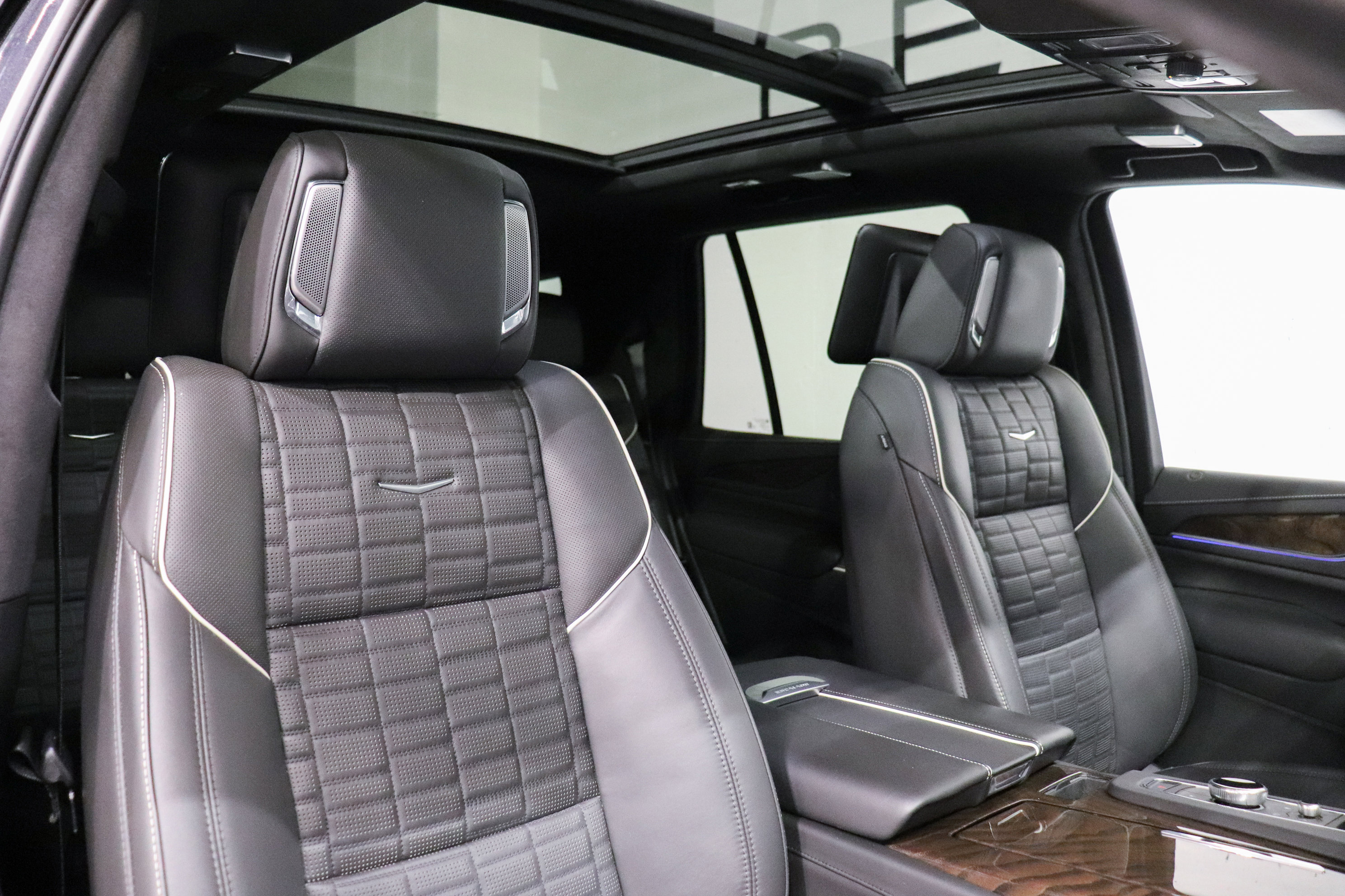 Certified 2023 Cadillac Escalade Sport Platinum w/ LPO, ONYX Package image 16