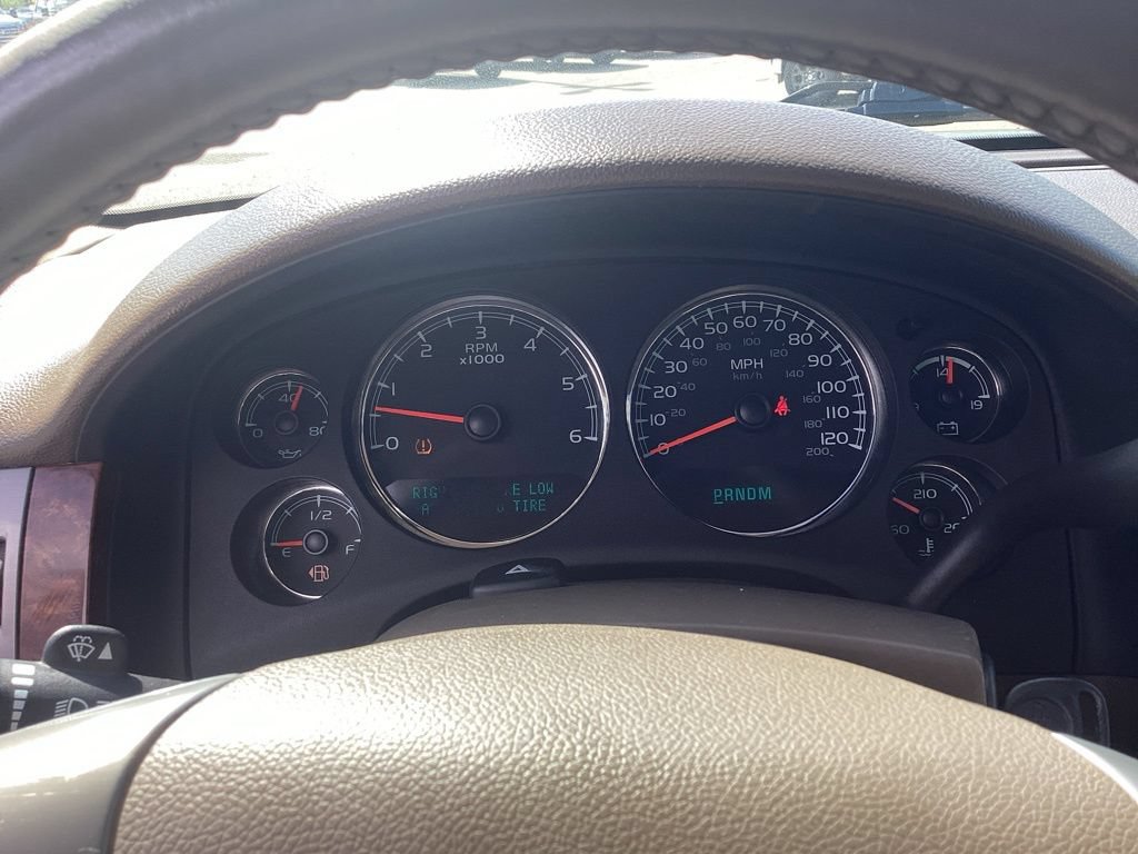 Used 2014 Chevrolet Suburban LTZ AWD/4WD image 21