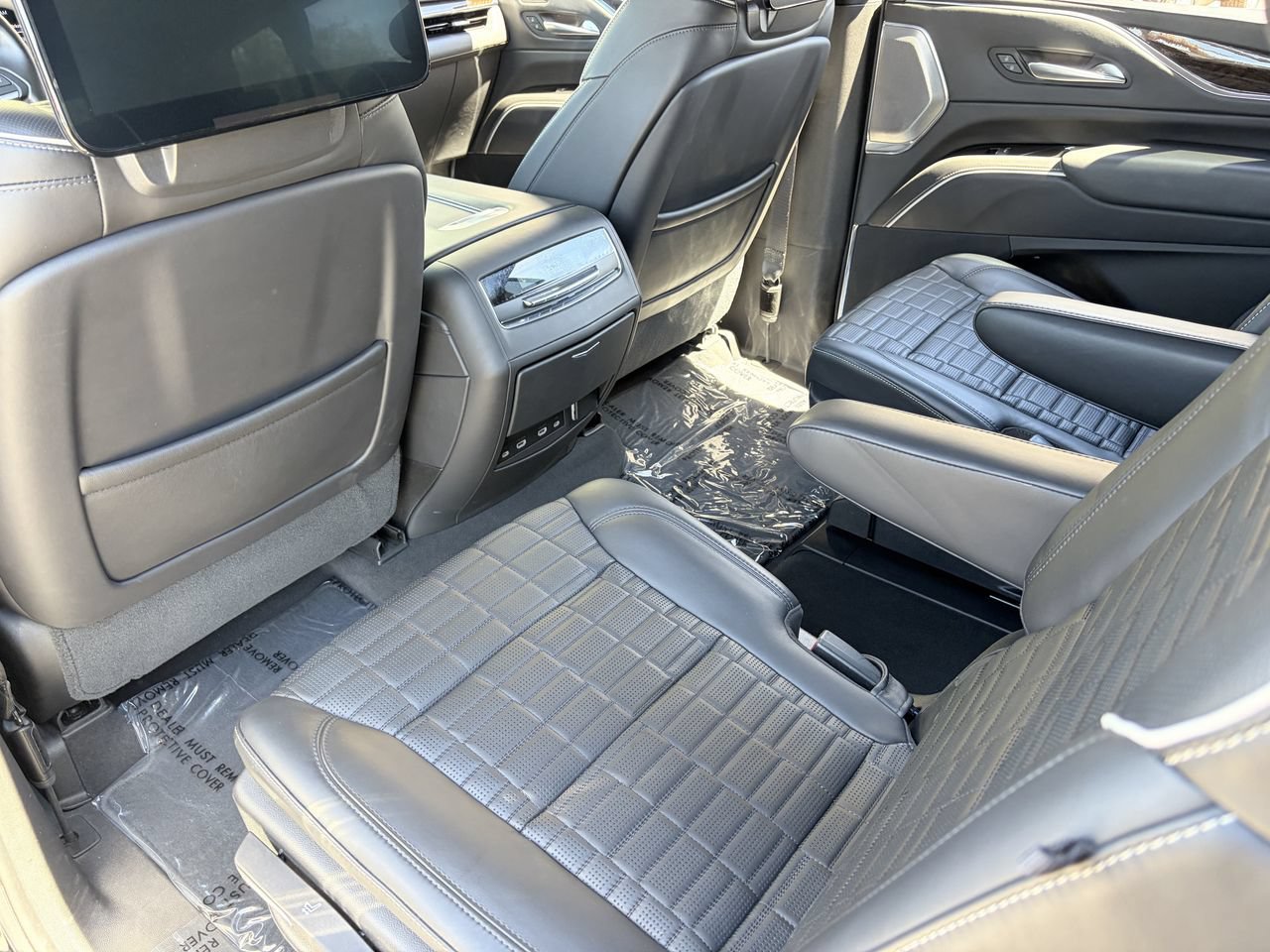 Used 2021 Cadillac Escalade ESV Premium Luxury Platinum AWD/4WD image 17