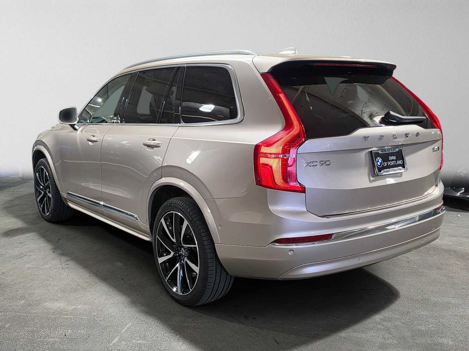 Used 2024 Volvo XC90 B6 Plus w/ Protection Package Premier AWD/4WD image 5