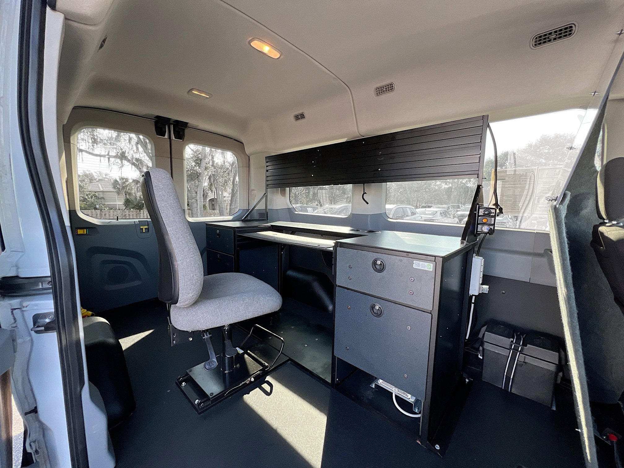Used 2018 Ford Transit 150 XLT image 29