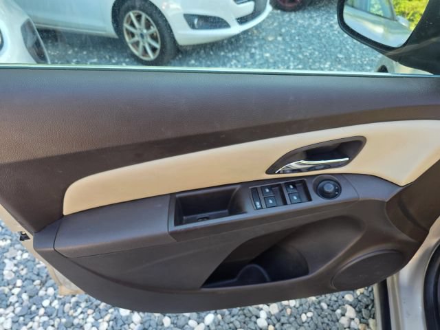 Used 2012 Chevrolet Cruze LT FWD image 11