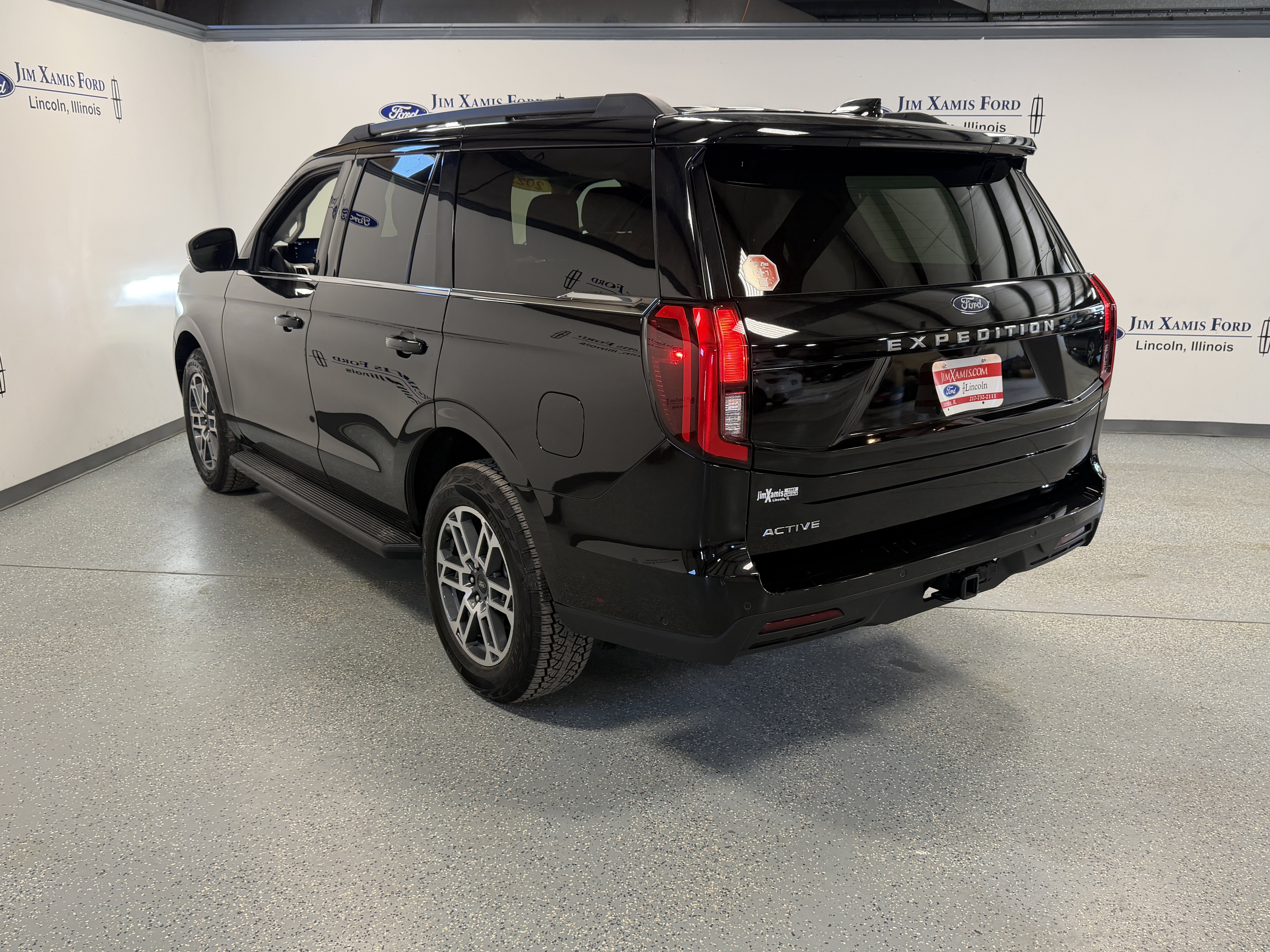 Used 2025 Ford Expedition Active AWD/4WD image 31