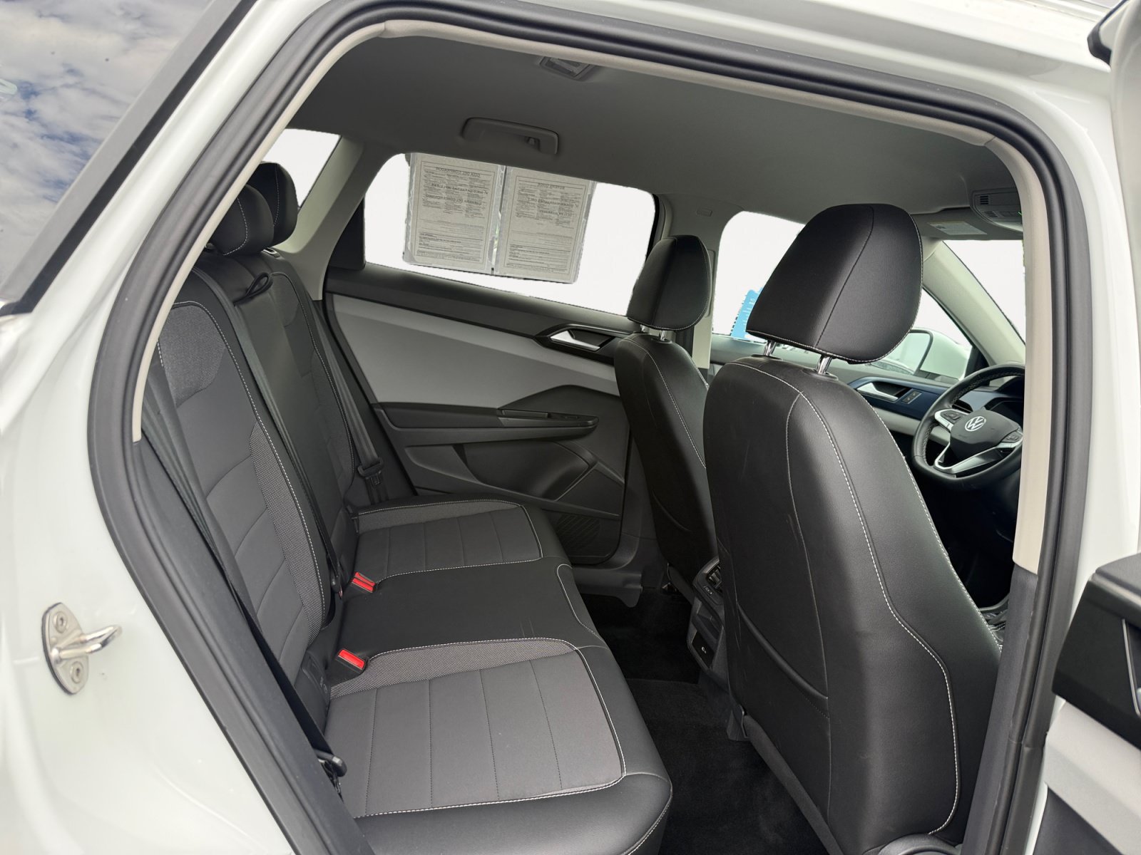 Certified 2023 Volkswagen Taos SE w/ Black Wheel Package FWD image 18