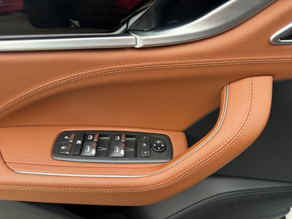 Used 2019 Maserati Levante image 10