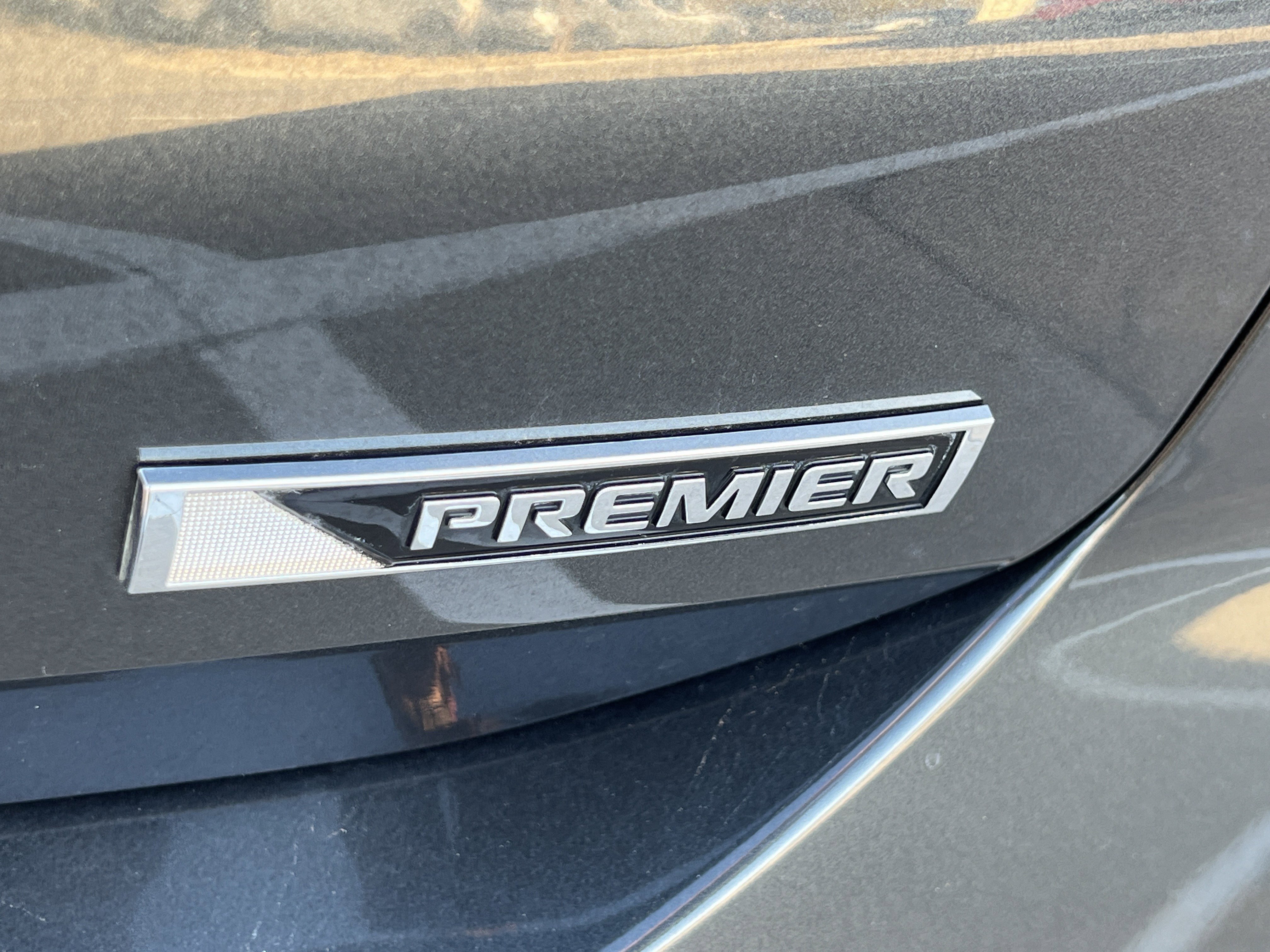 Used 2018 Chevrolet Equinox Premier image 23