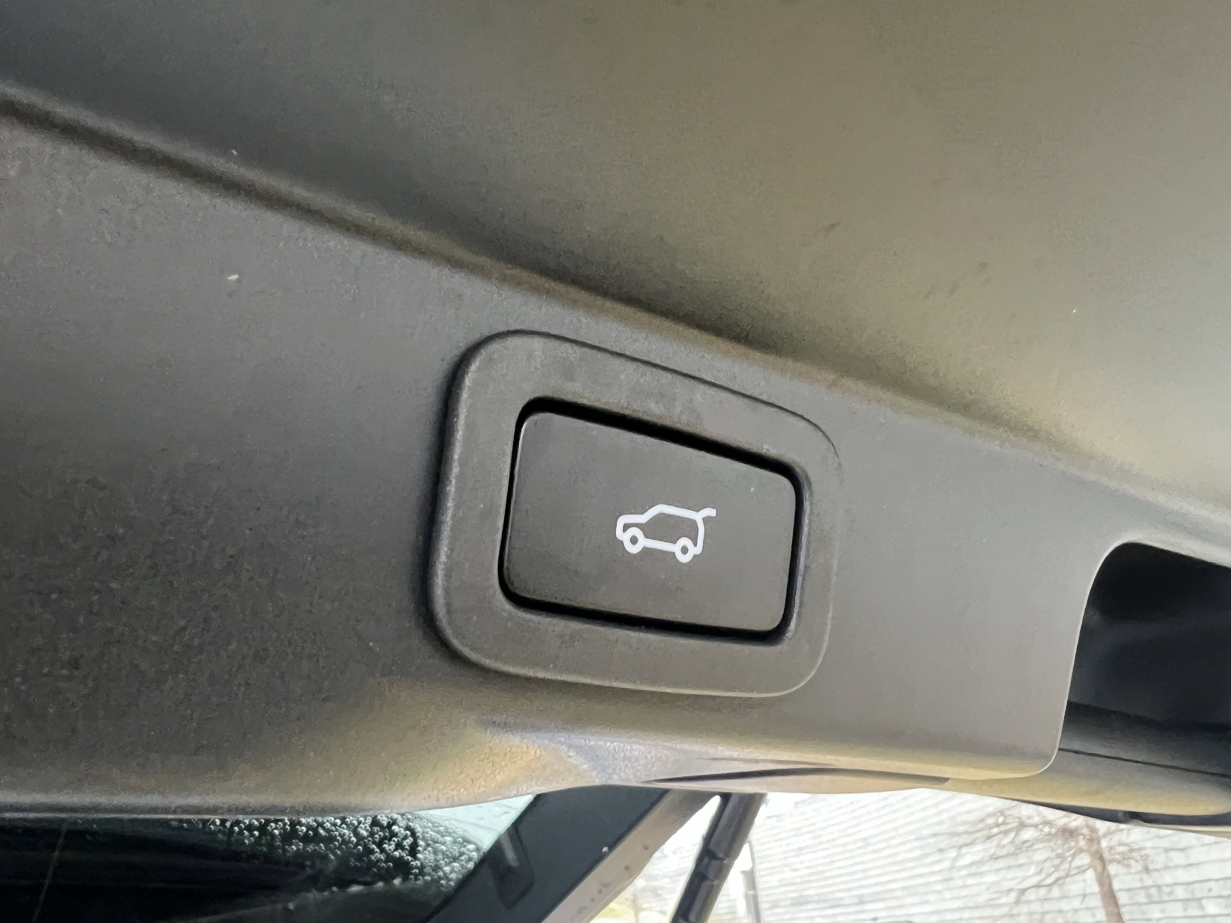 Certified 2022 Land Rover Range Rover Sport SVR image 37