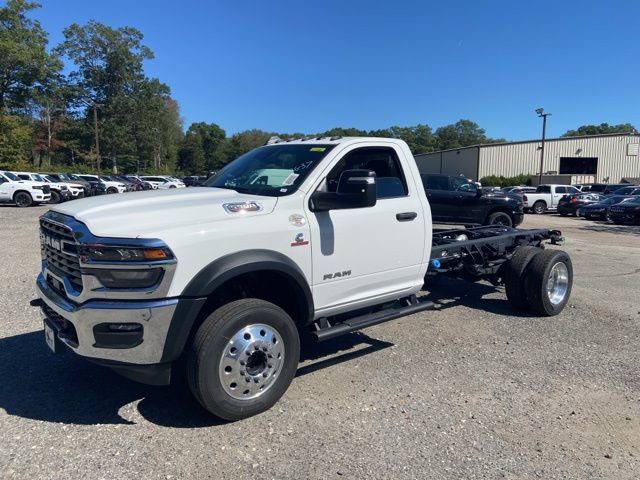 New 2026 RAM 5500 4x4 Regular Cab image 2