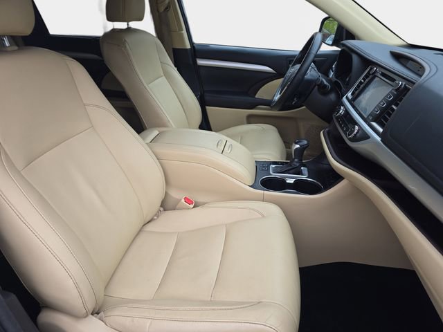 Used 2018 Toyota Highlander XLE image 12