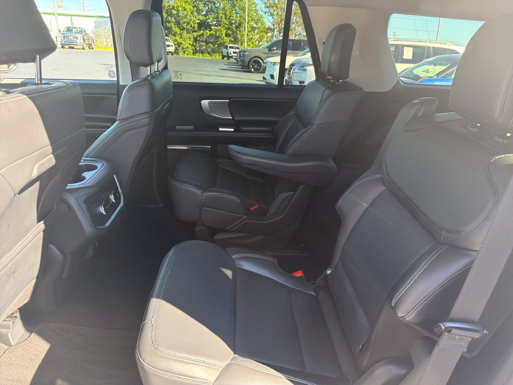 Used 2025 Ford Expedition Platinum AWD/4WD image 15