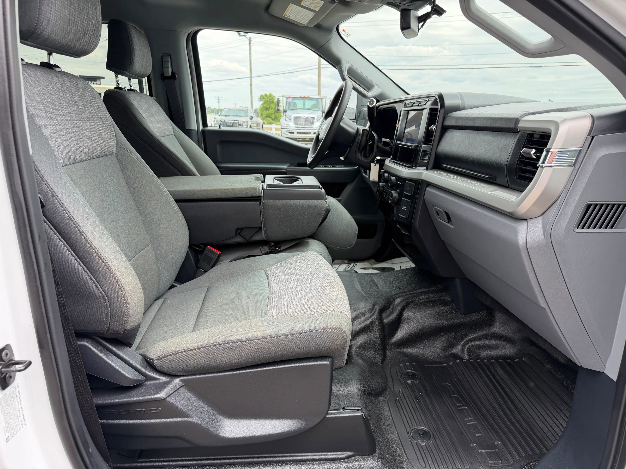 Used 2024 Ford F550 4x4 Crew Cab Super Duty w/ XLT Value Package image 29