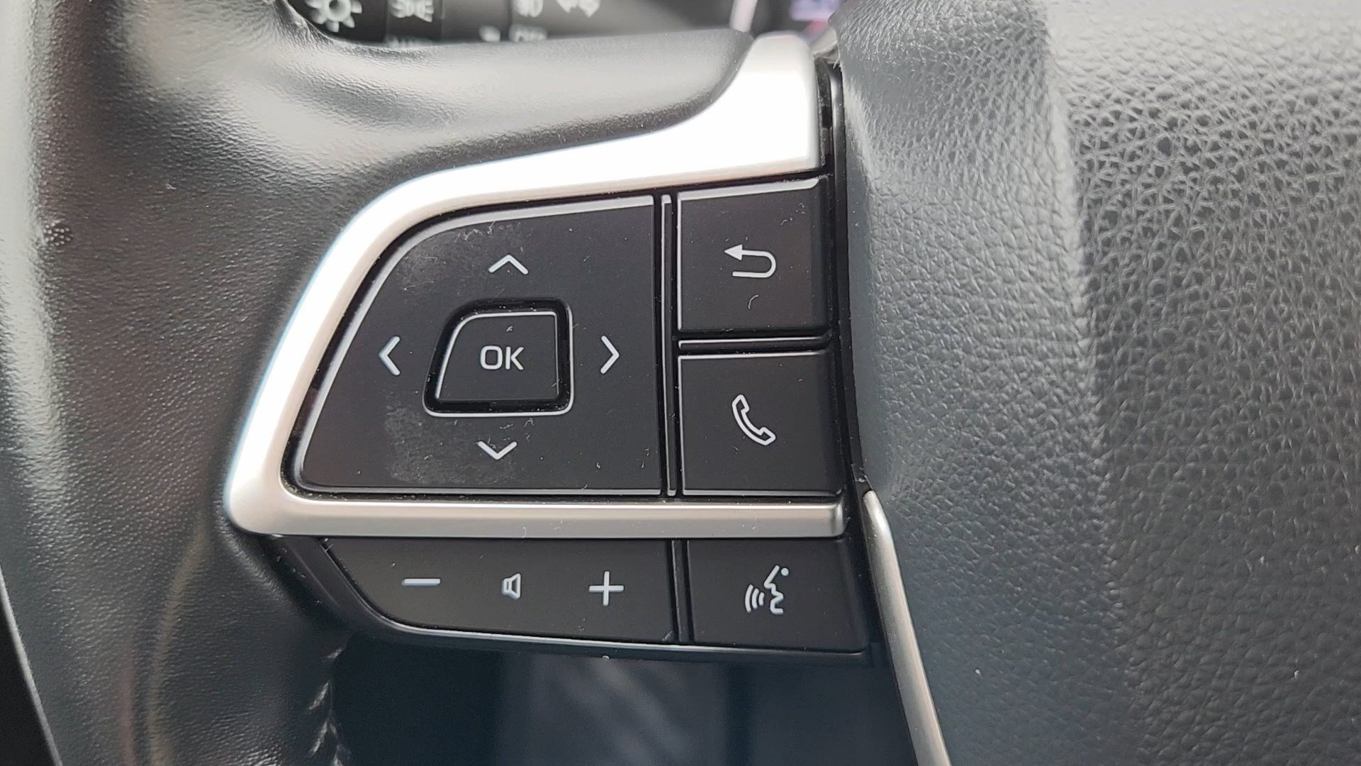 Used 2022 Toyota Highlander XSE FWD image 12
