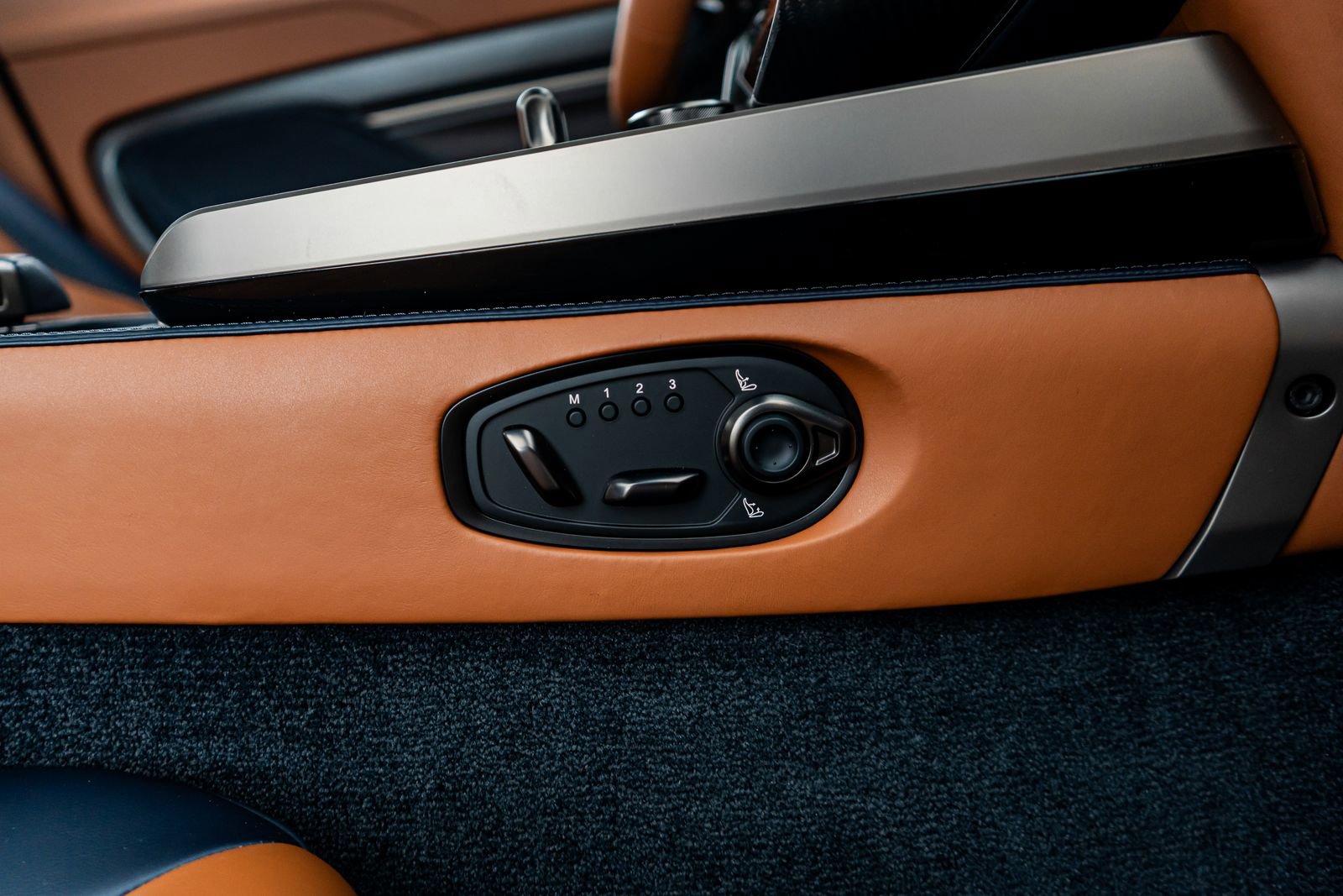 Used 2025 Aston Martin Vanquish V12 image 42