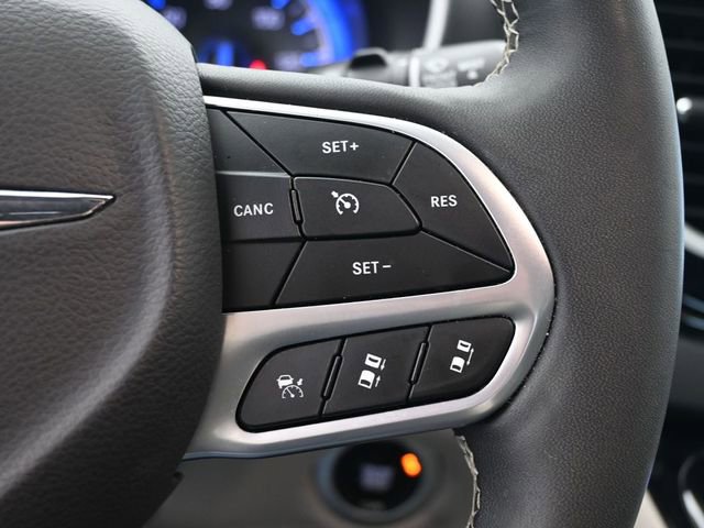 Used 2024 Chrysler Pacifica Touring-L image 34