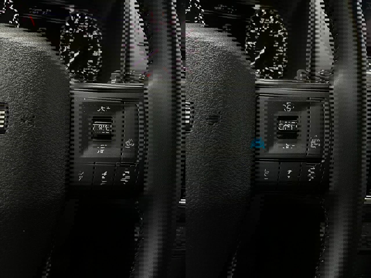 Used 2025 Nissan Rogue SV image 34