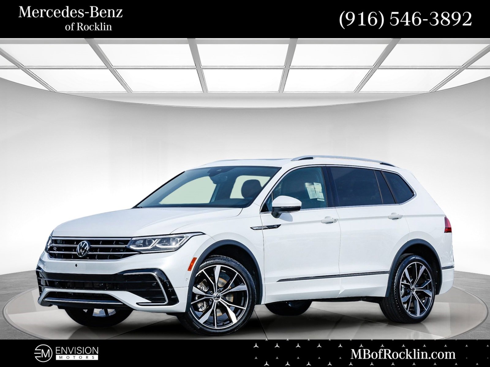 Used 2024 Volkswagen Tiguan SEL R-Line image 1