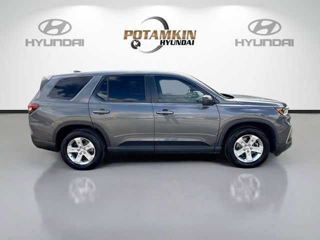 Used 2023 Honda Pilot LX image 4