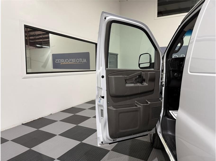 Used 2017 Chevrolet Express 2500 image 13