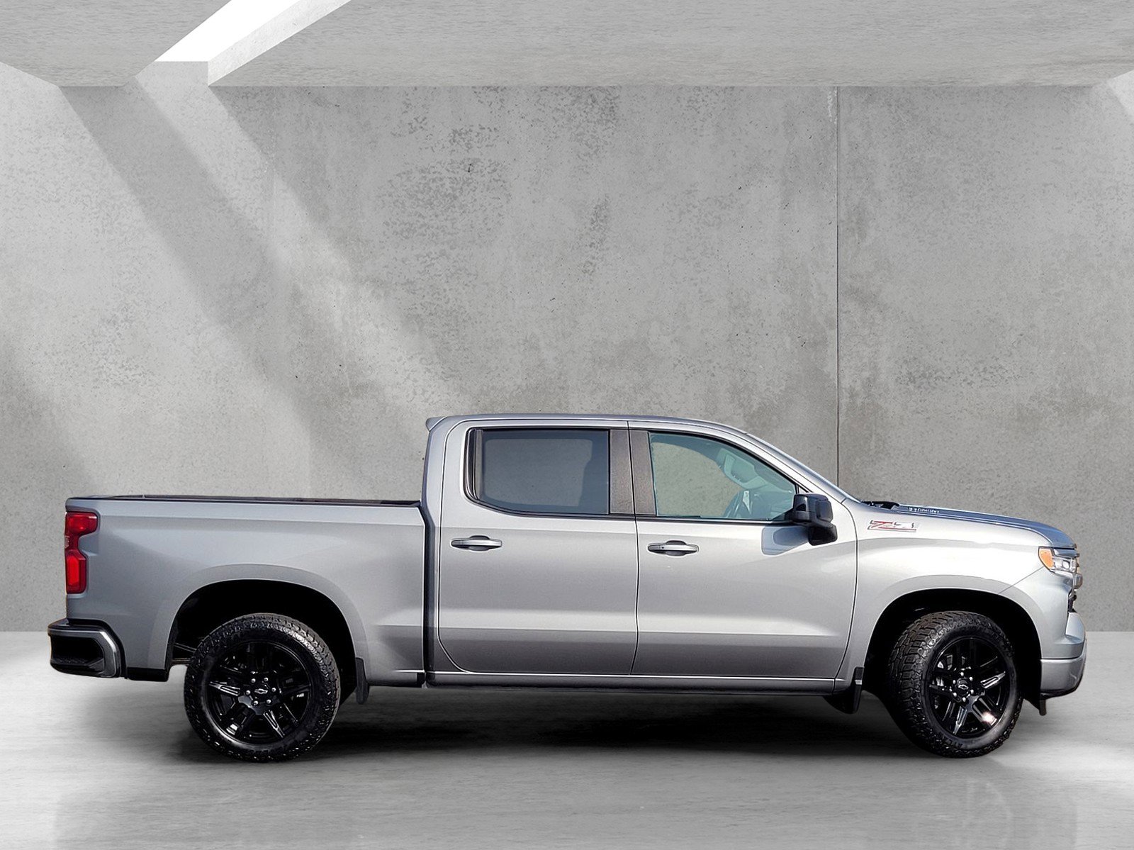 Used 2024 Chevrolet Silverado 1500 RST w/ Z71 Off-Road Package image 3