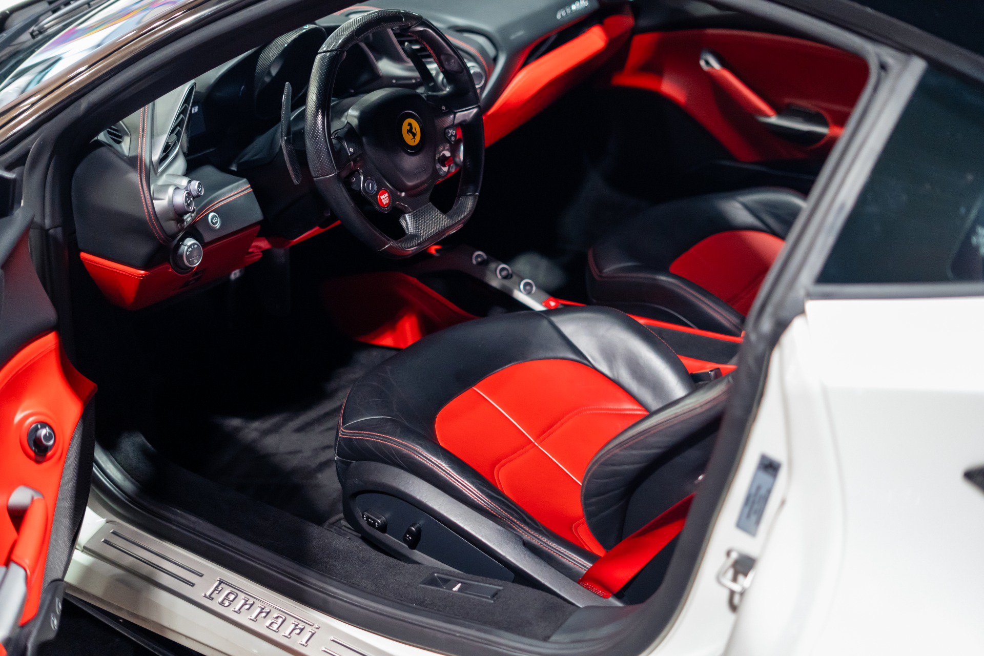 Used 2016 Ferrari 488 GTB RWD image 5