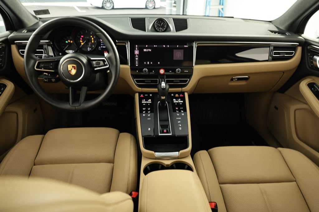Certified 2026 Porsche Macan AWD/4WD image 29