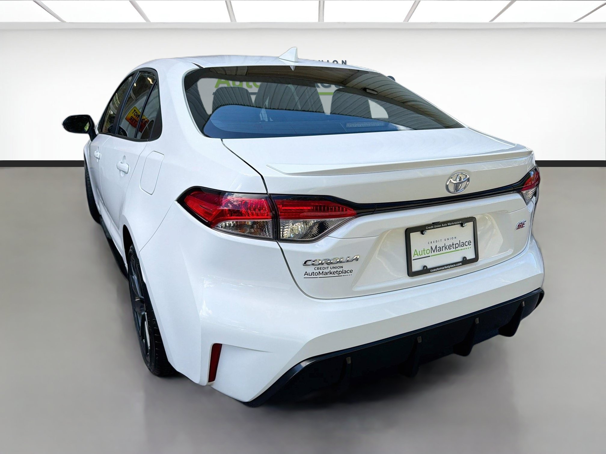 Used 2026 Toyota Corolla SE FWD image 4