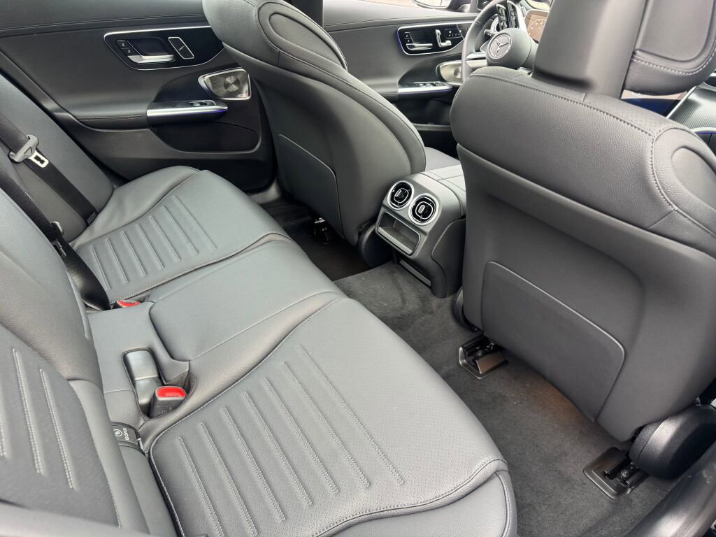 New 2026 Mercedes-Benz C 300 4MATIC Sedan image 18