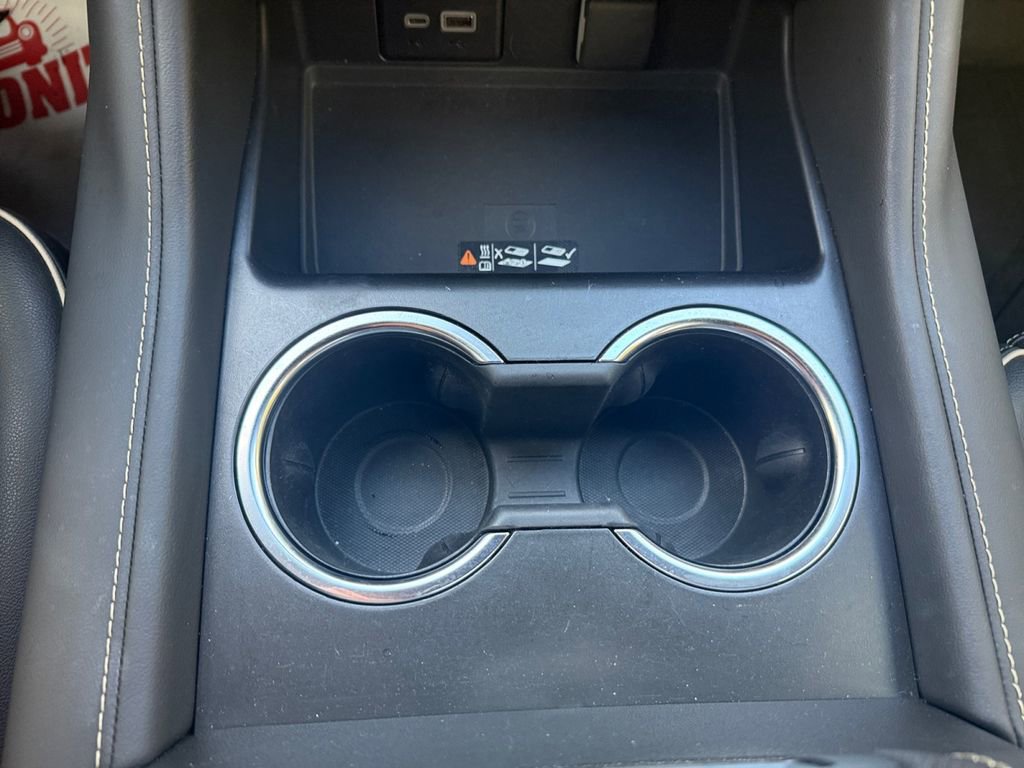 Used 2024 GMC Yukon XL SLT w/ SLT Luxury Package image 28