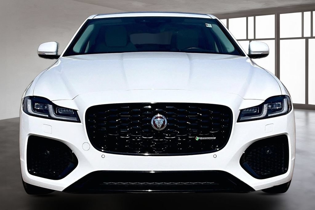 Used 2022 Jaguar XF R-Dynamic SE AWD/4WD image 3