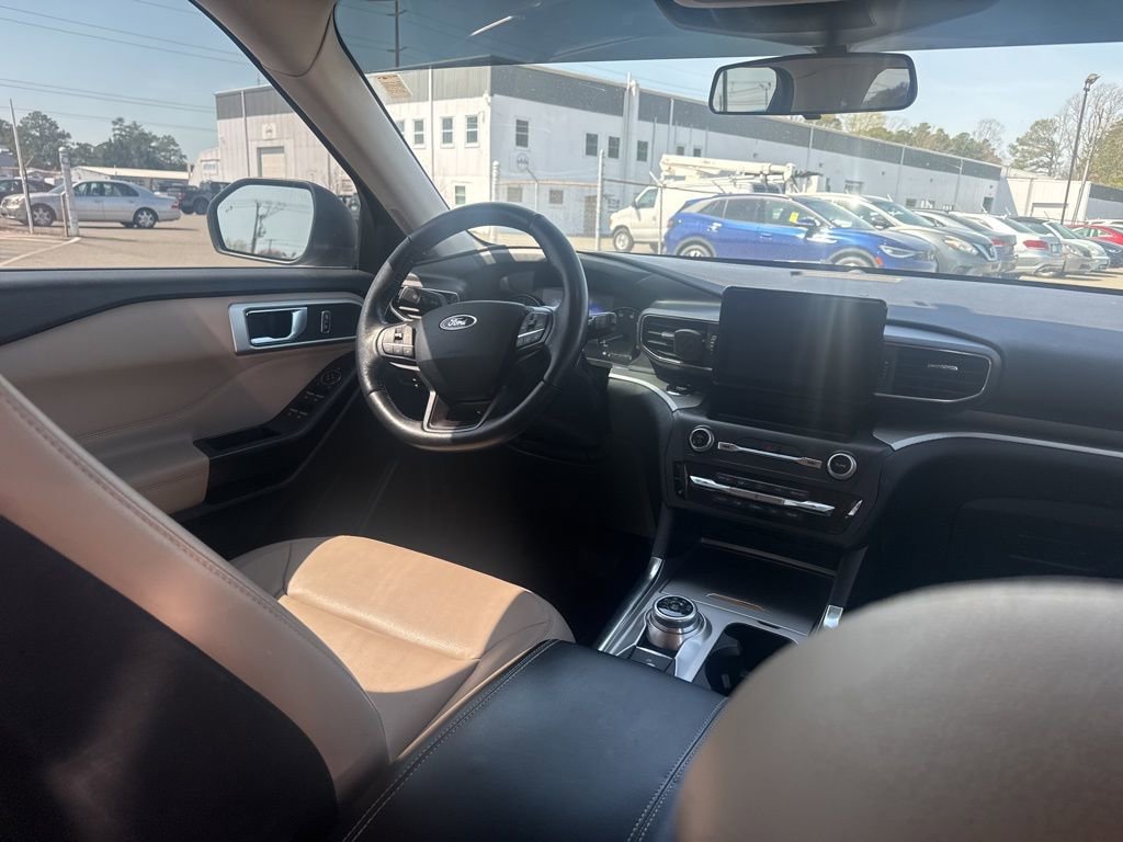 Used 2020 Ford Explorer XLT w/ Equipment Group 202A image 7