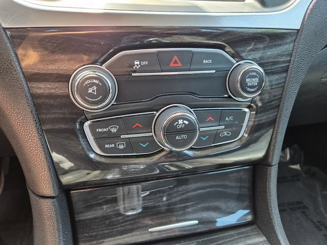 Used 2015 Chrysler 300 Limited RWD image 23