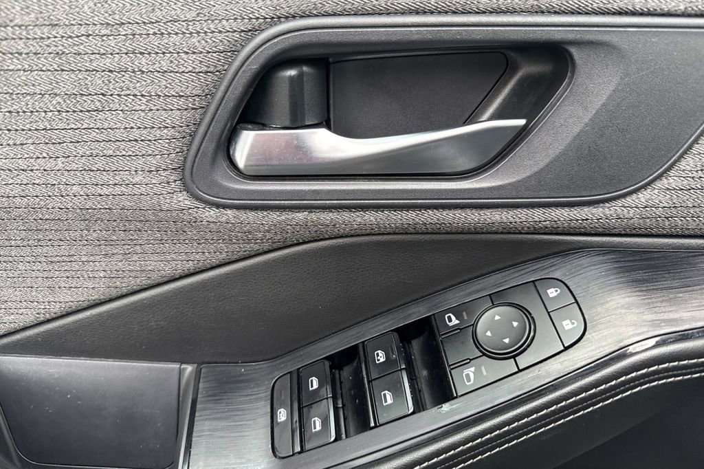 Used 2022 Nissan Rogue SV image 8