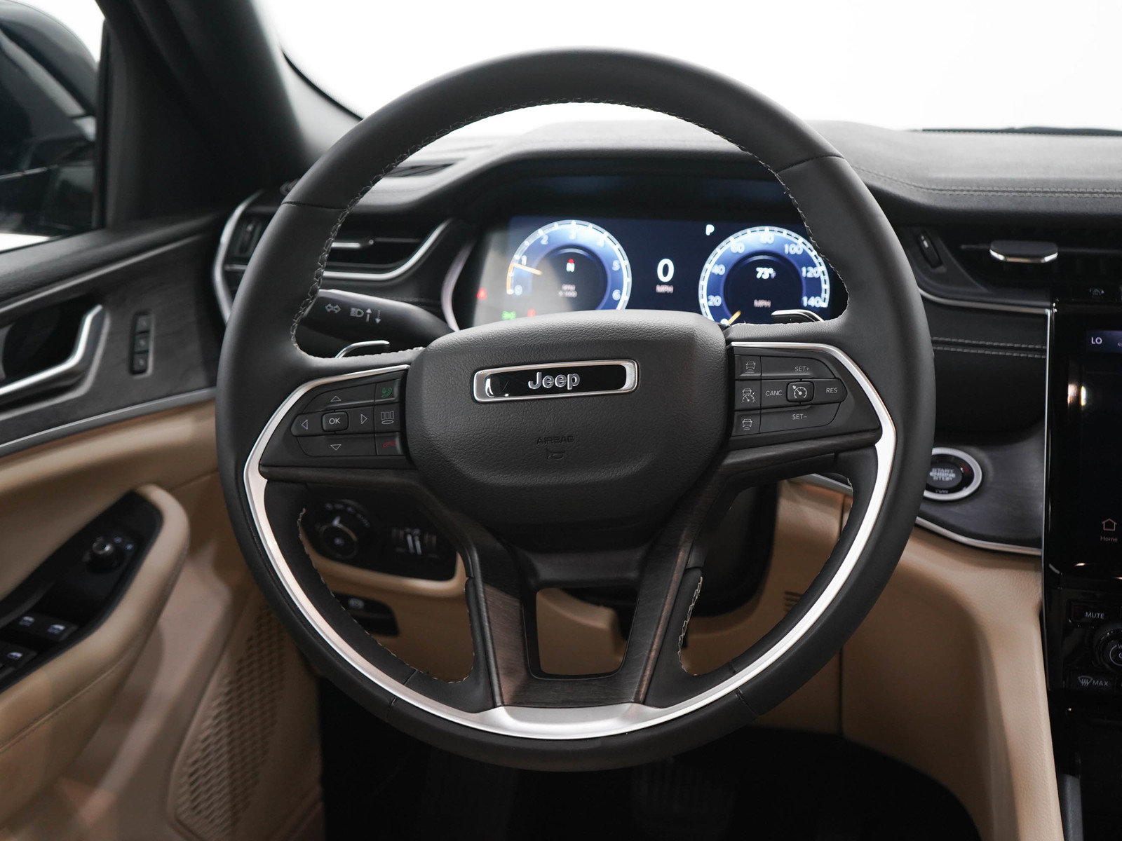 Used 2023 Jeep Grand Cherokee Limited AWD/4WD image 17