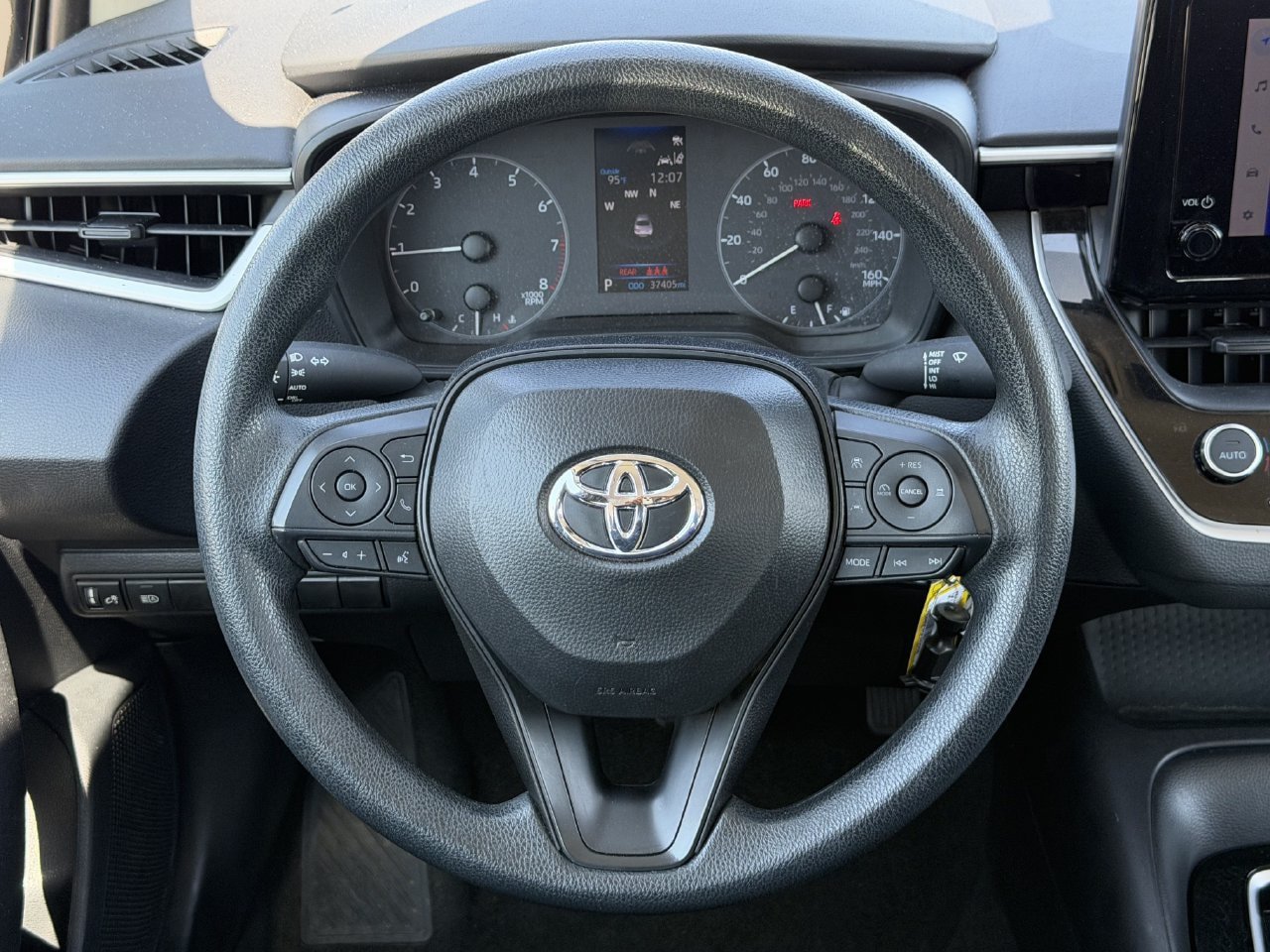 Used 2025 Toyota Corolla LE FWD image 12