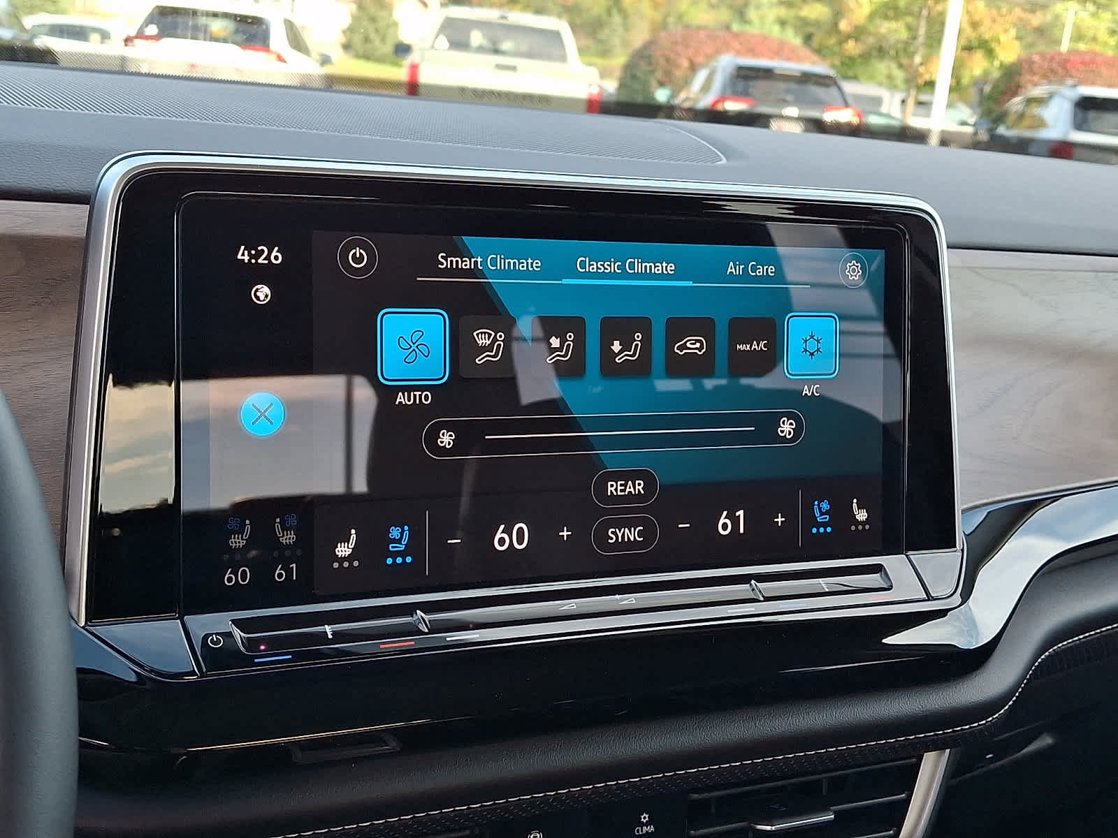 Used 2024 Volkswagen Atlas SE AWD/4WD image 19