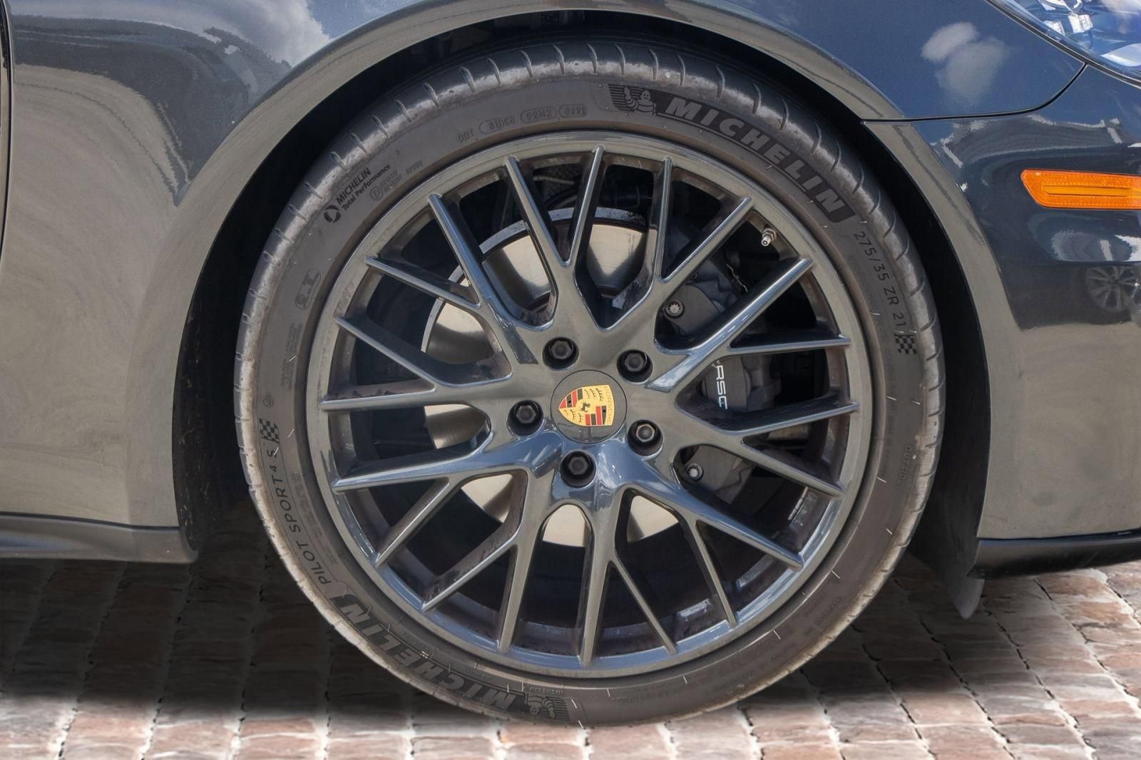 Used 2019 Porsche Panamera 4 AWD/4WD image 40