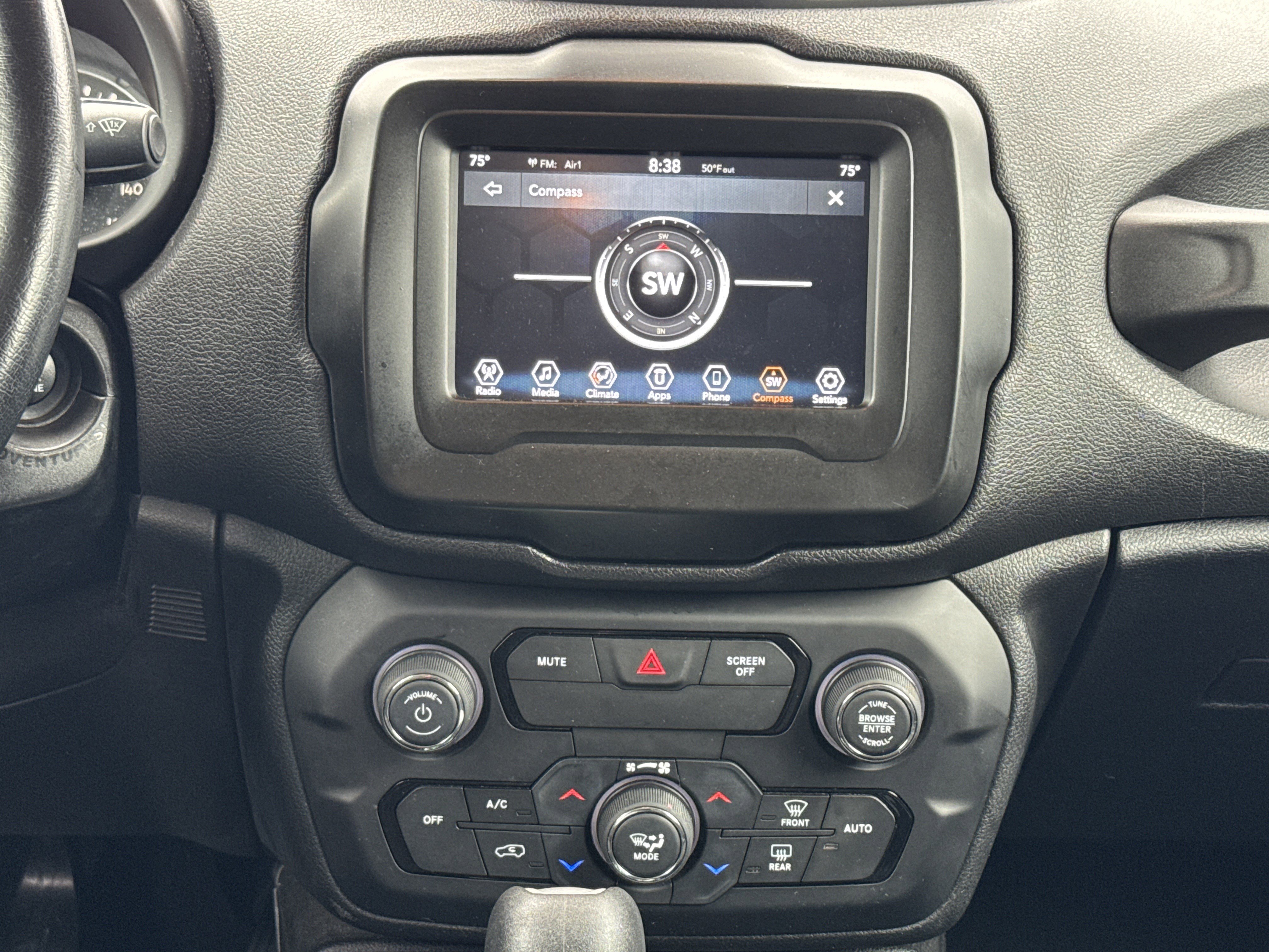 Used 2018 Jeep Renegade Altitude image 27